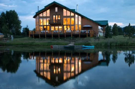 Large Lake Front w/ Own Dock and Mountain Views.  Sleeps 20 Cert Vrp-25-0468