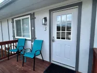 SilverStrike Condos Unit 3 Relaxing Porch, Central Location, Washer/Dryer. Hotels in Kellogg