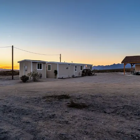 Secluded Western Retreat 3-bedroom house with EV Charger. Close to Death Valley