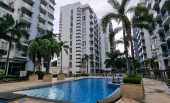 One Palm Tree Condo at Manila Airport T3 by Beth
