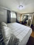 Family fun House - large fenced in backyard, Theater, Bean bag Lounge