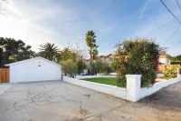 Central Thousand Oaks retreat close to shops & eats! Boulderdash Indoor Rock Climbing 주변 호텔