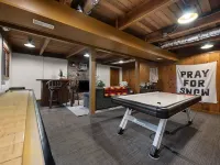 The Alder Lodge - Hot Tub, Shuffleboard, Air Hockey, BBQ, Dogs-ok