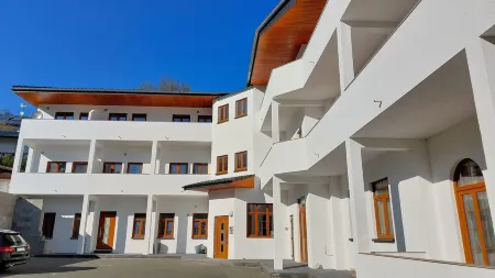 Modern Apartment In Central Location