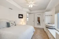 Corner unit private balcony ocean view, pool & spa, beachfront access in Florida