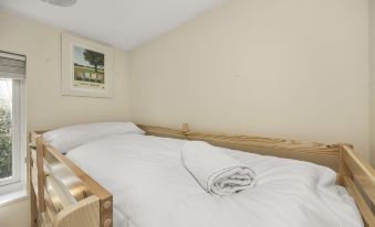 Secret Garden House with Free Parking by My Getaways