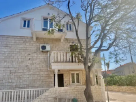 Apartment Villa Sunshine Hotels in Sutivan