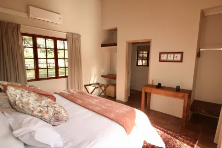 Msunduze River Lodge Отели рядом с достопримечательностью «Thanda Safari - Private Game Reserve»