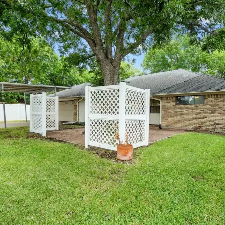 Charming Stylish 4-bedroom house with in serene Allen