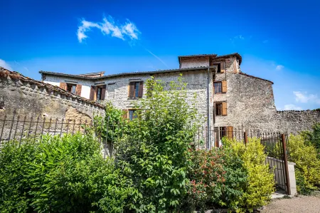 La Tour Mandot Отели в г. Жуайё