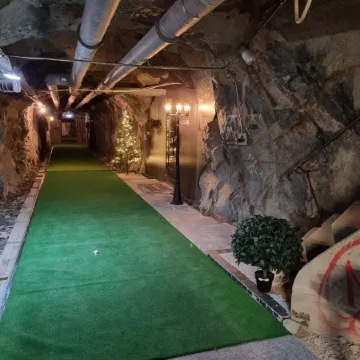 Cave Retreat - Sleeps 2 - Pets - Parking - Wifi