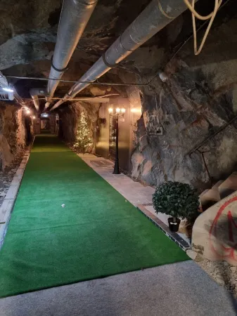 Cave Retreat - Sleeps 2 - Pets - Parking - Wifi