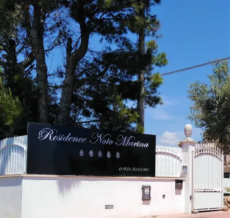 Hotel Residence Noto Marina e Spa Отели в г. Lido di Noto