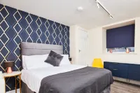 惠特百大橋豪華公寓 鄰近The Staircase Cafe的酒店