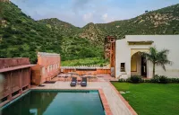 Khawa Palace - Pools