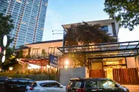 Treehouse Suites - Boutique Serviced Apartment