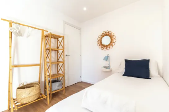 Picasso Suites Cornellá Hotels near Cornellà