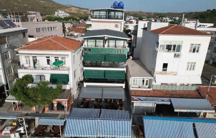 Ados Otel