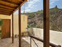 House Sleeps6-Parking-Garden-Pool in Summer-Pet Hotels in Comarca Centro