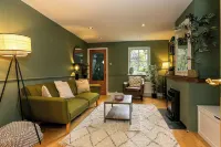 Stunning 3BD Oxfordshire Home in Enstone Hotels in West Oxfordshire