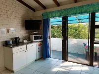 Boathouse Bed and Biscuit - Upper Deck Hotels in Margate