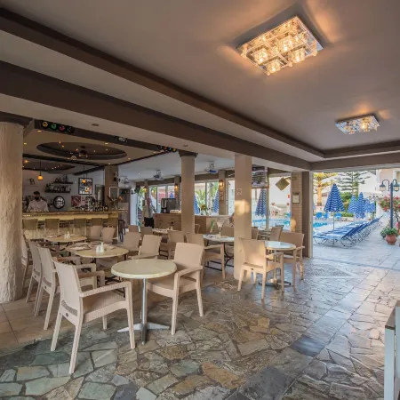 Porto Planos Beach Hotel