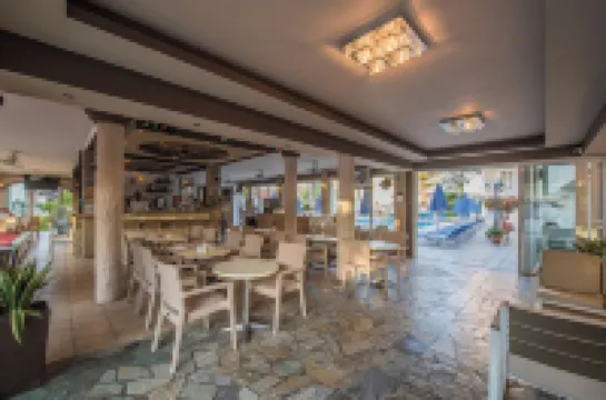 Porto Planos Beach Hotel