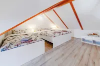 Timber Cottage With Pool and Hot Tub - Happy Rentals - piscine