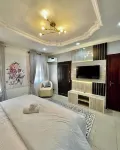 Pinewood Apartments - balcony