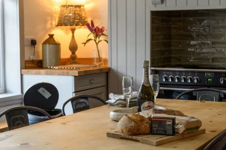 Tan Y Cytiau Отели рядом с достопримечательностью «Porth Dafarch»