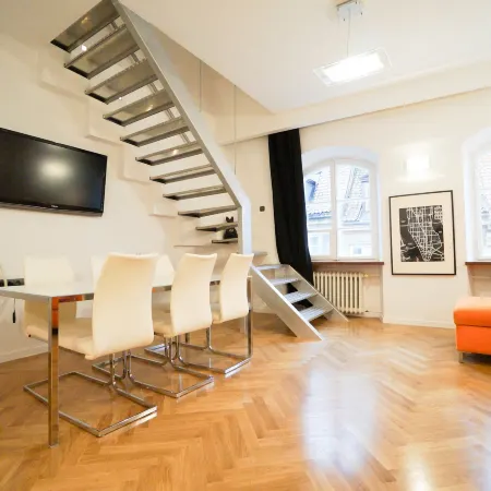 AAA Stay Castle Square Old Town Отели рядом с достопримечательностью «Беляны»