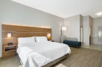 Holiday Inn Express & Suites WESTON by IHG