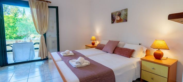 Rivendell Apartments Hotels in Feakes