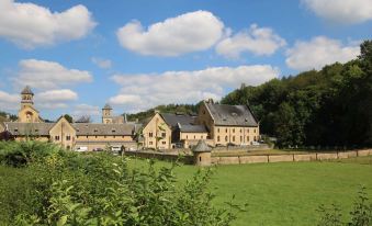 Classy Holiday Home in Martilly with Hot Tub