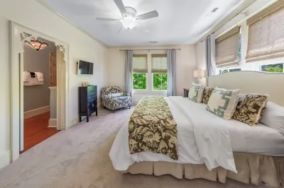 The Aerie Bed and Breakfast Hotels near Small Batch