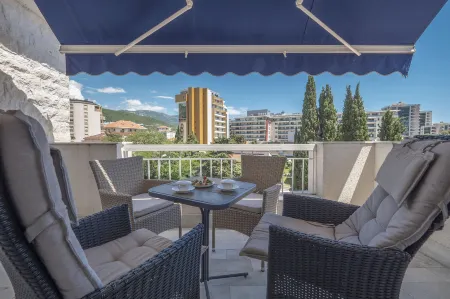 Marinero Apartments Отели в г. Будва