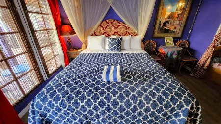 El Morocco Inn & Spa Отели рядом с достопримечательностью «Desert Hot Springs Chamber-Commerce»