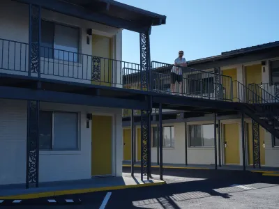 Motolodge Hotels near Playground