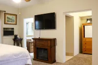 The Bonnie Inn Unit 5 with Breakfast Nook Hotel di San Andreas
