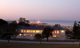 Room-Guest Lodge, Double Bed and Sofa be