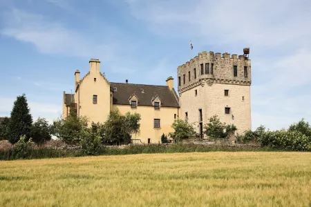 The Manor at Plane Castle - Sleeps 8 - Pets Ok Отели рядом со станцией Falkirk Grahamston