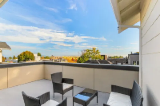 Meleys' Crimson Keep: Driftmark's Suite