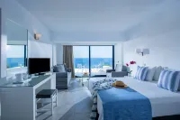 Peninsula Resort & Spa فنادق في أجيا بلاجيا