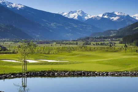 Apartment Building, Fügen