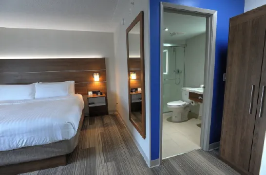 Holiday Inn Express & Suites TORONTO AIRPORT WEST by IHG Hotels near Mississauga Celebration Square