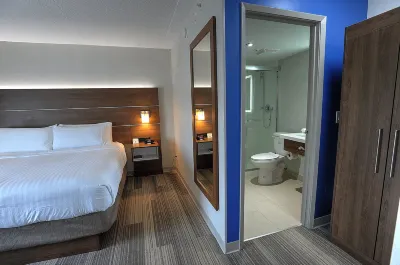 Holiday Inn Express & Suites Toronto Airport West Hôtels à : Mississauga