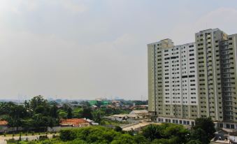 Cozy Living Studio Room at Urbantown Serpong Apartment