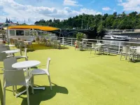 River Hotel