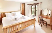 Host Stay Tregaer Mill Barn
