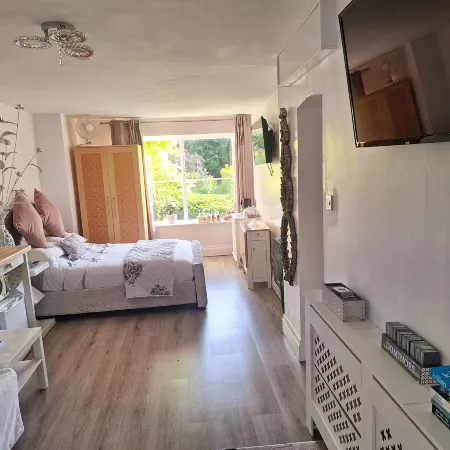 Cosy Axminster Studio with Extra Beds